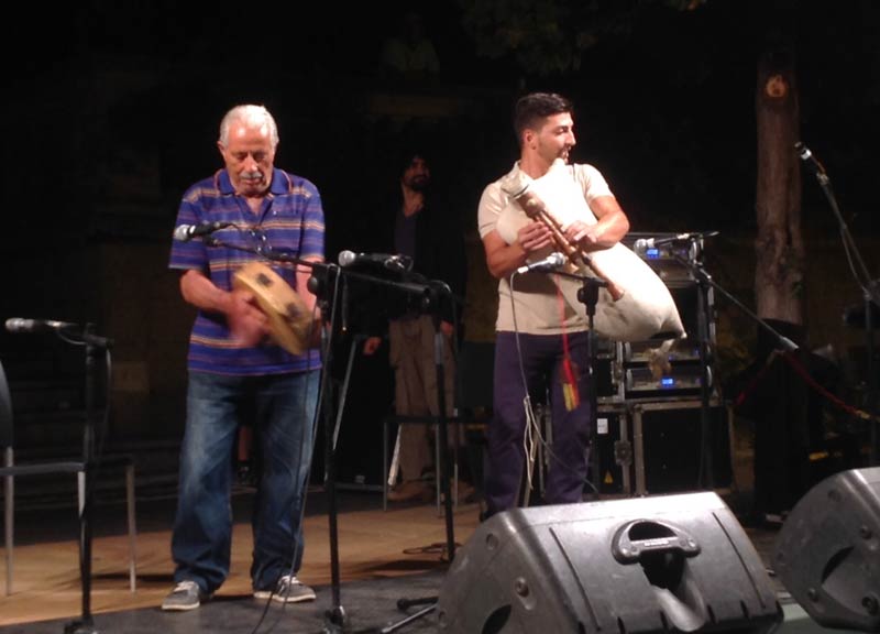 Calabria, sound etnico al Paleariza. Il 20 si chiude con la pizzica Calabria, sound etnico al Paleariza. Il 20 si chiude con la pizzica