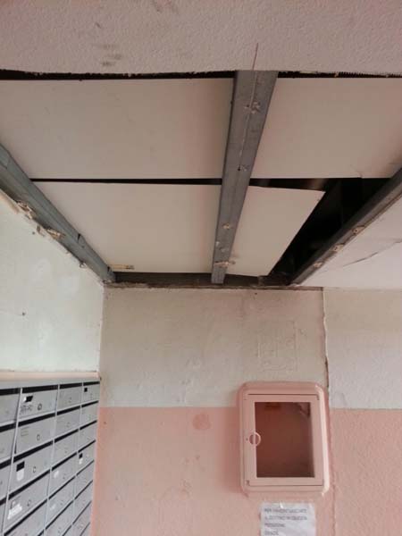 Marciapiedi come discariche e toilette. #milanolatrina, l’hashtag spopola su Twitter