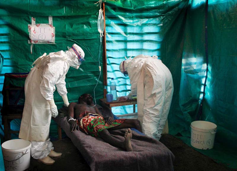 Ebola/ Il siero funziona. Il medico e l’infermiera sono guariti Ebola/ Il siero funziona. Il medico e l’infermiera sono guariti