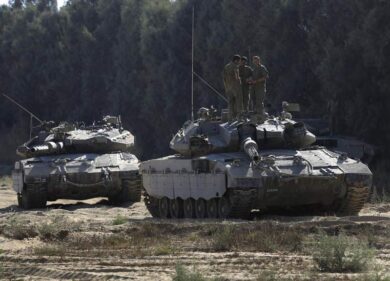 Gaza/ Raid nella notte, dimezzato il comando militare di Hamas