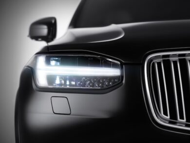 Volvo, la nuova XC90 svela il frontale