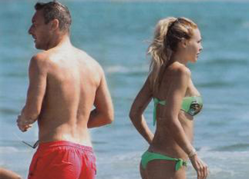 Dopo Buffon-D’Amico, i giochi erotici di Ilary e Totti in spiaggia