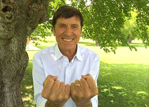 Gianni Morandi scatenato sui social. Gruppo Fb “fai da te” da 1 mln di fan Gianni Morandi scatenato sui social. Gruppo Fb “fai da te” da 1 mln di fan