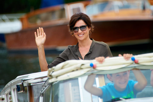 Luisa Ranieri, madrina a Venezia. “Ma i film li guardo fuori dal glamour”