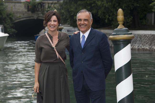 Luisa Ranieri, madrina a Venezia. “Ma i film li guardo fuori dal glamour”