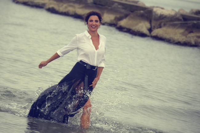 Luisa Ranieri, madrina a Venezia. “Ma i film li guardo fuori dal glamour”