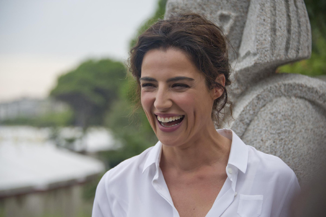 Luisa Ranieri, madrina a Venezia. “Ma i film li guardo fuori dal glamour”