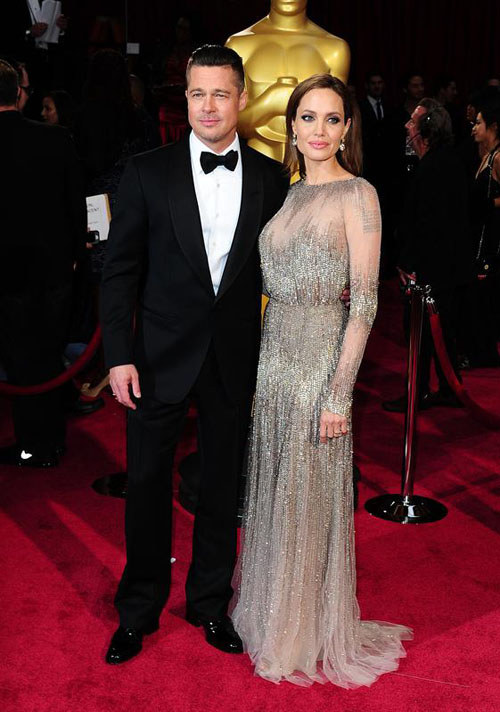 Brad Pitt e Angelina Jolie si sono sposati il 23 in Francia Brad Pitt e Angelina Jolie si sono sposati il 23 in Francia