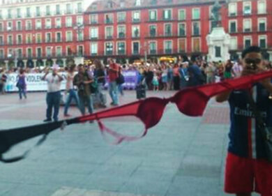 “Mai soli in ascensore con una donna”: la frase scatena il caos in Spagna