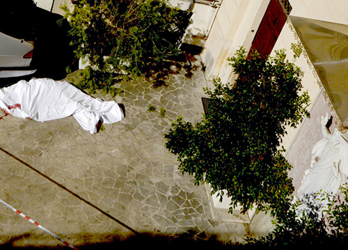 Ubriaca sul tetto cade e muore. Tragedia a piazza di Spagna