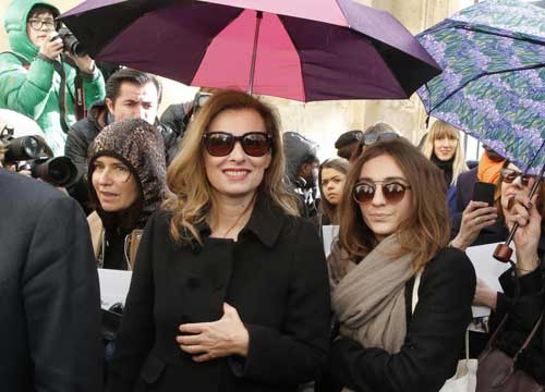 Hollande… “dura l’ex sed l’ex”: arriva il libro-bomba di Valerie
