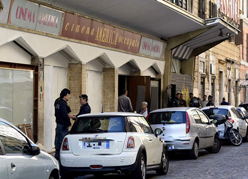 Altro sgombero, liberato l’America. Il cinema era occupato dal 2012 Altro sgombero, liberato l’America. Il cinema era occupato dal 2012