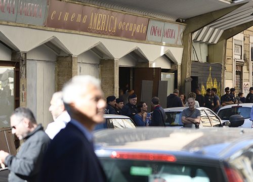 Altro sgombero, liberato l’America. Il cinema era occupato dal 2012 Altro sgombero, liberato l’America. Il cinema era occupato dal 2012