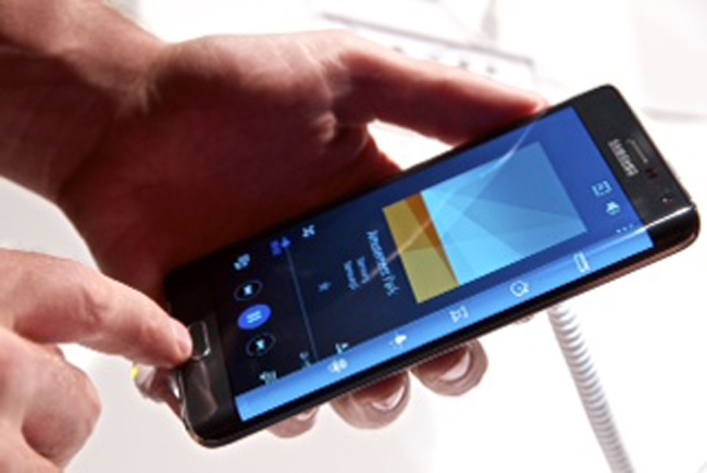Schermi curvi e realtà aumentata: Samsung incanta l’IFA Schermi curvi e realtà aumentata: Samsung incanta l’IFA