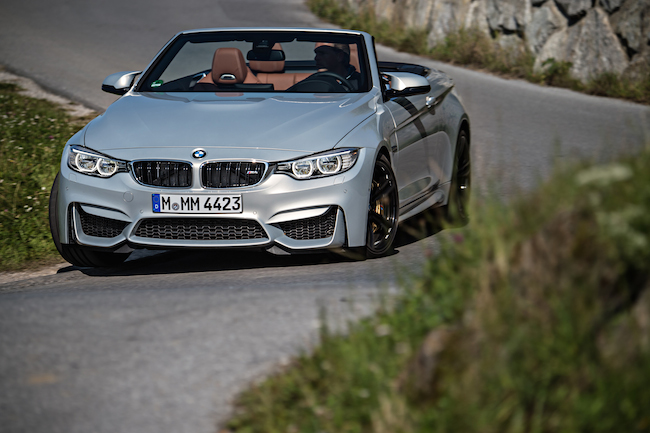 Bmw M4 Cabrio via il tetto in 20 secondi Bmw M4 Cabrio via il tetto in 20 secondi