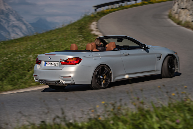 Bmw M4 Cabrio via il tetto in 20 secondi Bmw M4 Cabrio via il tetto in 20 secondi