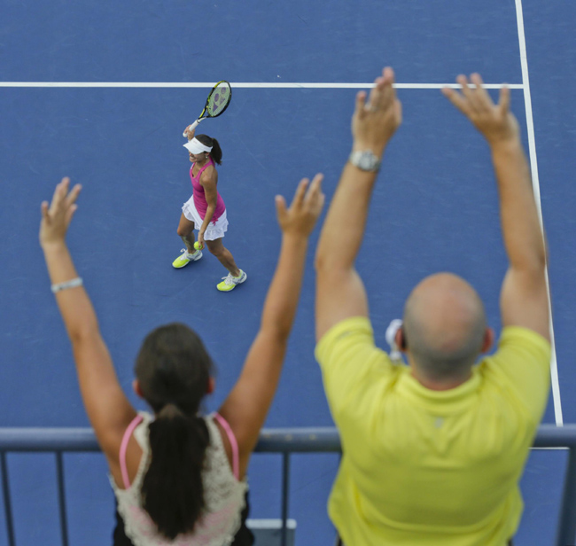 Us Open, Pennetta-Hingis volano in finale. Federer passa sudando Us Open, Pennetta-Hingis volano in finale. Federer passa sudando