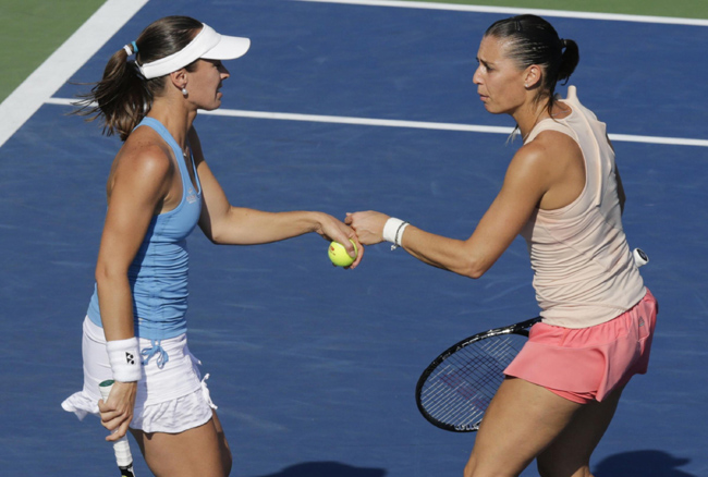 Us Open, Pennetta-Hingis volano in finale. Federer passa sudando Us Open, Pennetta-Hingis volano in finale. Federer passa sudando