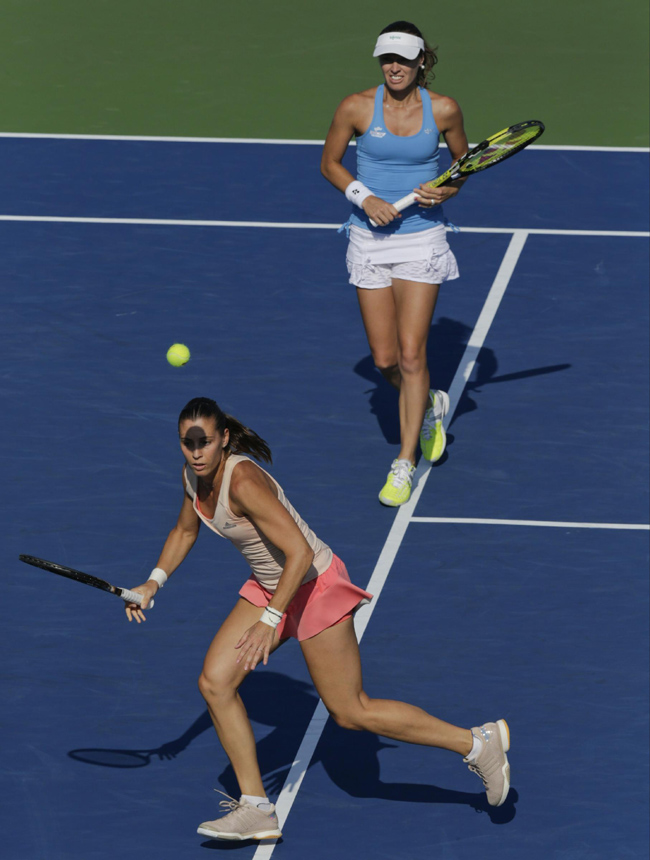 Us Open, Pennetta-Hingis volano in finale. Federer passa sudando Us Open, Pennetta-Hingis volano in finale. Federer passa sudando