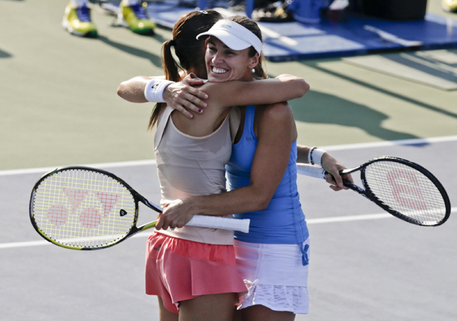 Us Open, Pennetta-Hingis volano in finale. Federer passa sudando Us Open, Pennetta-Hingis volano in finale. Federer passa sudando