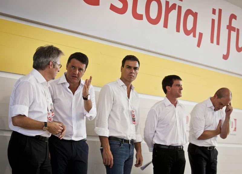 Renzi fa scuola, leader socialisti in camicia bianca. VIDEO-FOTO Renzi fa scuola, leader socialisti in camicia bianca. VIDEO-FOTO