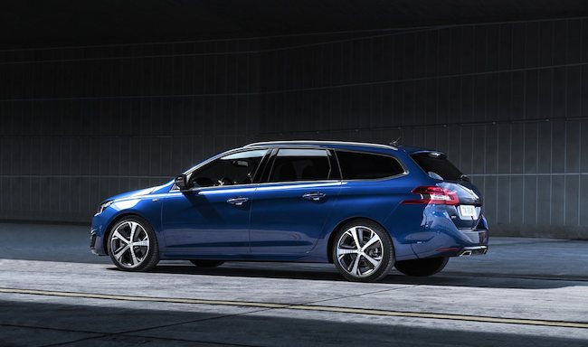 PEUGEOT 308 GT in passerella a Parigi