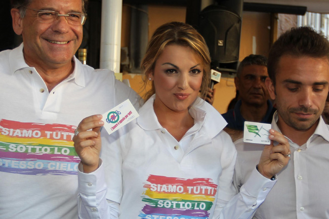 L’Arcigay “arruola” Francesca Pascale come testimonial L’Arcigay “arruola” Francesca Pascale come testimonial