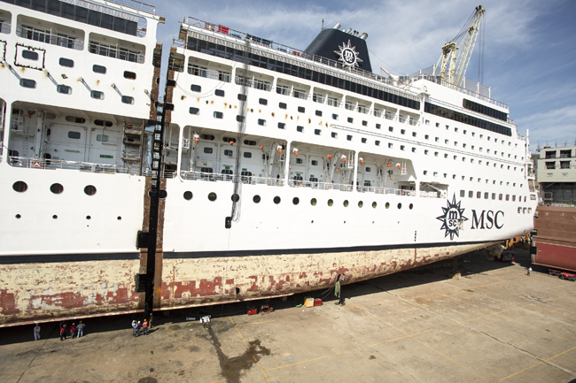 Così ti taglio e allungo la nave: l’impresa di Msc Armonia Così ti taglio e allungo la nave: l’impresa di Msc Armonia