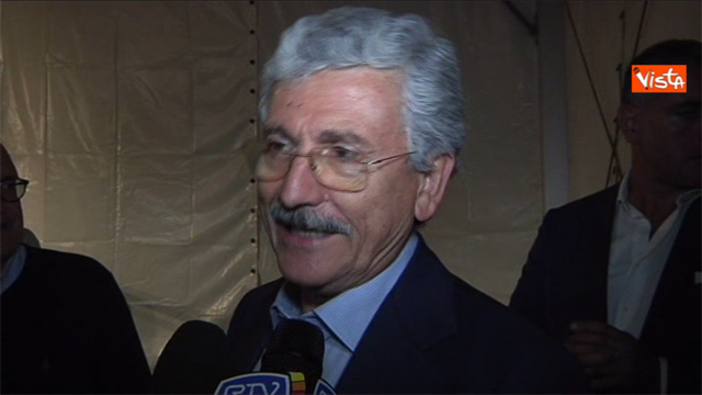 D’Alema: “Non ho mai visto un segretario Pci con la camicia rossa” D’Alema: “Non ho mai visto un segretario Pci con la camicia rossa”