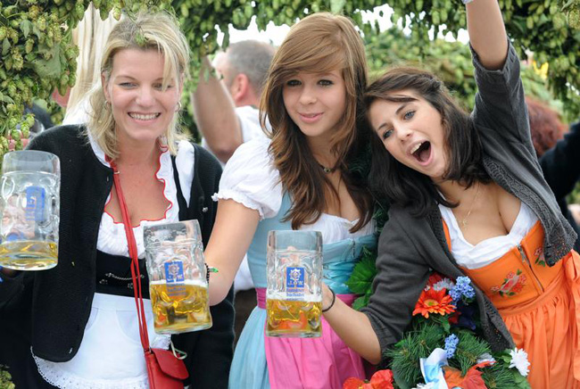In 6 milioni all’Oktoberfest di Monaco: tutti pazzi per la birretta