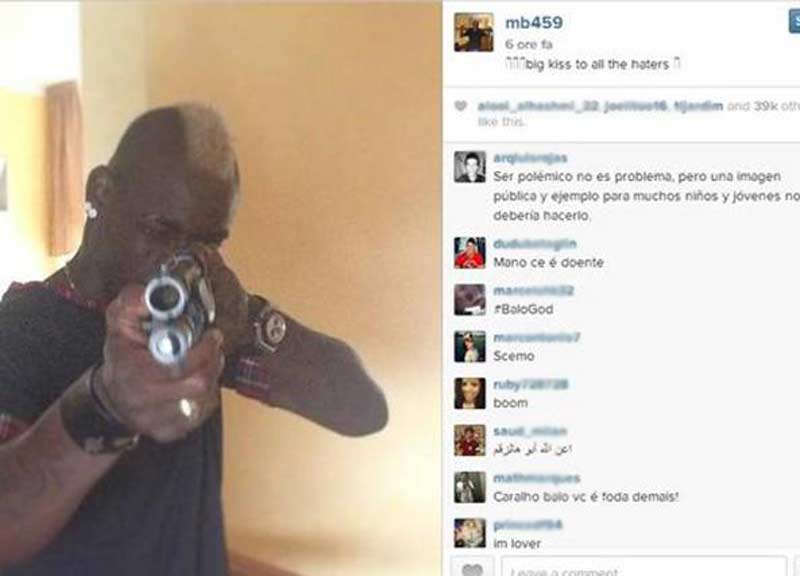 Balotelli resta in mutande. Guarda Balotelli resta in mutande. Guarda