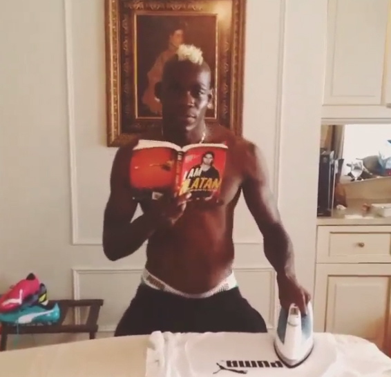 Balotelli resta in mutande. Guarda Balotelli resta in mutande. Guarda