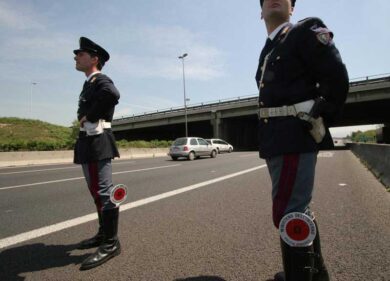 Stato senza soldi. Le divise Polstrada? Se le comprano gli agenti