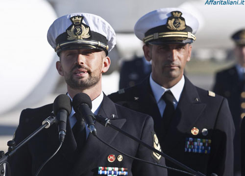 Marò, Latorre in volo verso l’Italia Marò, Latorre in volo verso l’Italia