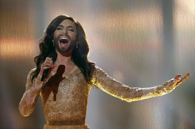 La drag queen e il Papa a Strasburgo. Il doppio volto del Parlamento Ue La drag queen e il Papa a Strasburgo. Il doppio volto del Parlamento Ue