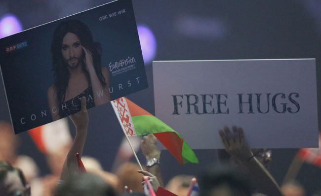 La drag queen e il Papa a Strasburgo. Il doppio volto del Parlamento Ue La drag queen e il Papa a Strasburgo. Il doppio volto del Parlamento Ue