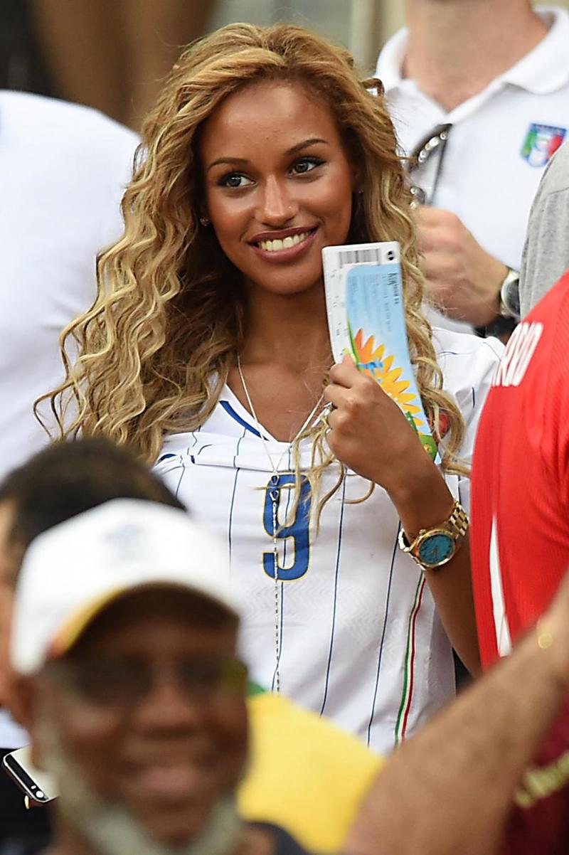 Balotelli, Fanny mostra le…. prove: “Vi sembro incinta?” Balotelli, Fanny mostra le…. prove: “Vi sembro incinta?”