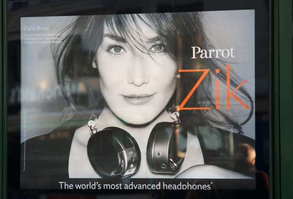 Carla Bruni, affari a gonfie vele dopo l’addio all’Eliseo Carla Bruni, affari a gonfie vele dopo l’addio all’Eliseo
