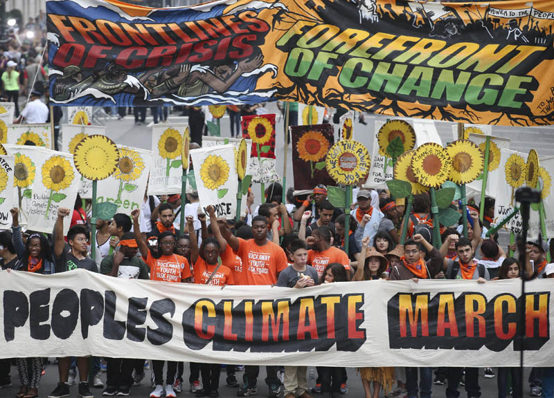 Clima, in migliaia in marcia nel mondo contro i gas serra Clima, in migliaia in marcia nel mondo contro i gas serra