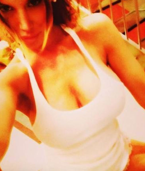 Nicole Minetti torna alle origini. Apre un centro dentistico a Roma