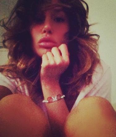 Nicole Minetti torna alle origini. Apre un centro dentistico a Roma