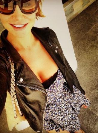 Nicole Minetti torna alle origini. Apre un centro dentistico a Roma