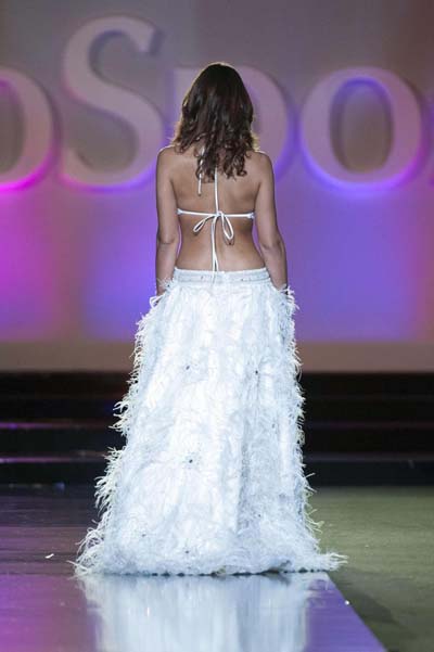 Nicole Minetti torna alle origini. Apre un centro dentistico a Roma