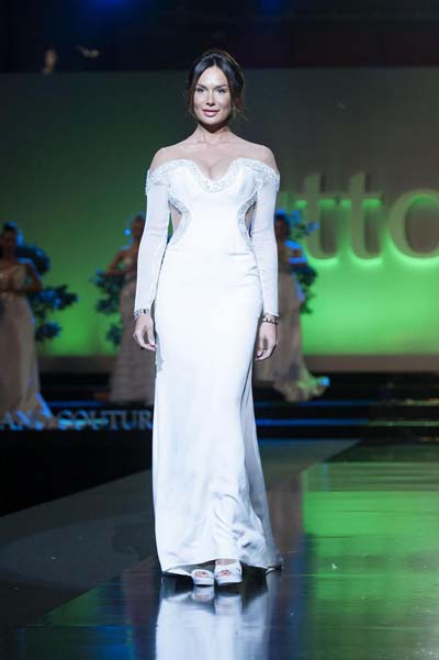 Nicole Minetti torna alle origini. Apre un centro dentistico a Roma