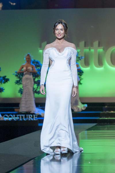 Nicole Minetti torna alle origini. Apre un centro dentistico a Roma