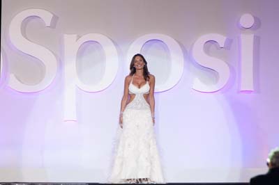 Nicole Minetti torna alle origini. Apre un centro dentistico a Roma