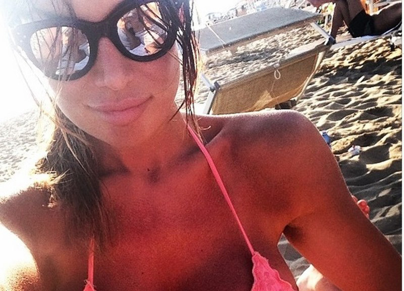 Nicole Minetti torna alle origini. Apre un centro dentistico a Roma