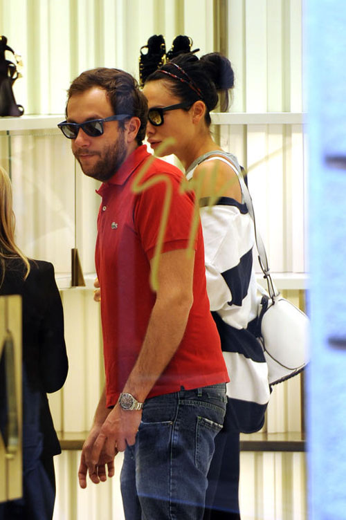 Nicole Minetti torna alle origini. Apre un centro dentistico a Roma