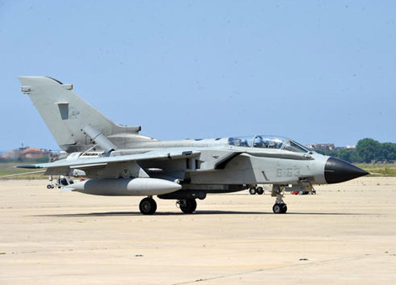 Primi raid degli alleati in Siria. Parigi non paga per l’ostaggio Primi raid degli alleati in Siria. Parigi non paga per l’ostaggio