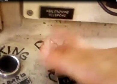 Esclusivo/ Milano, “macchinista pazzo” aziona un comando con i piedi. VIDEO